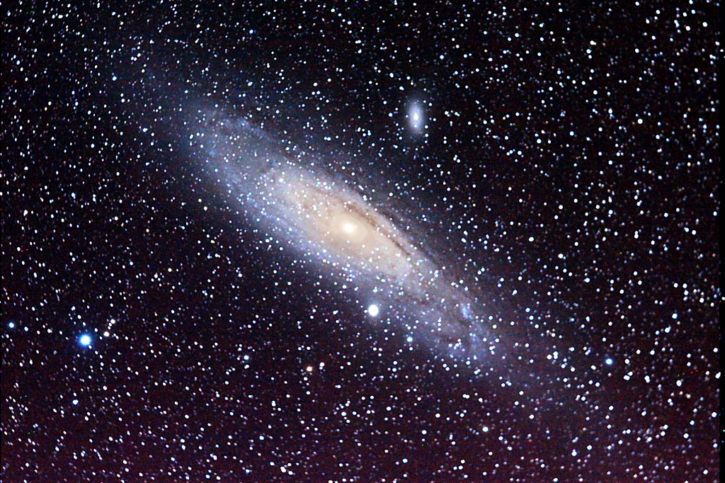 http://philo06.free.fr/Astrophotographie/Galaxies/Images/M31_20031025_Iris.jpg